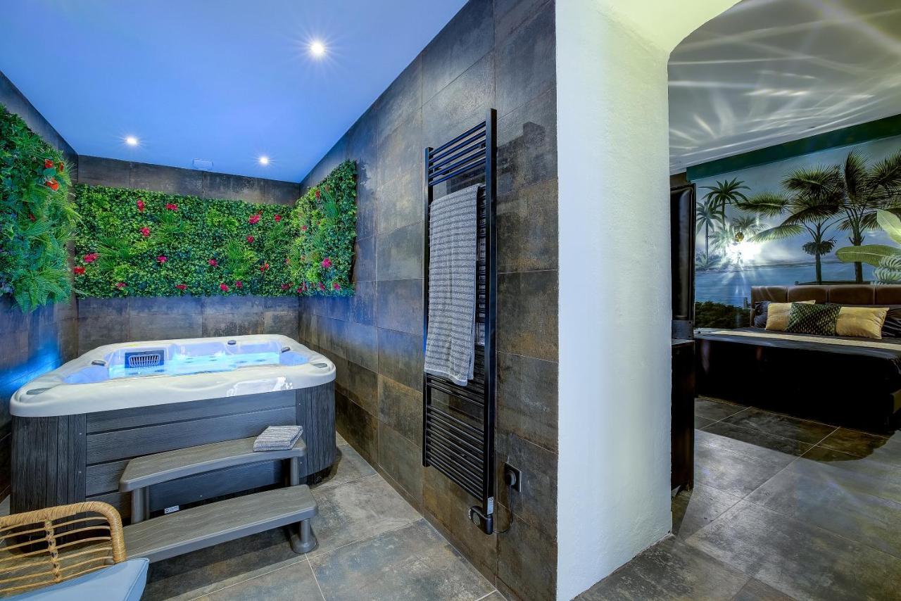 Bed & Breakfast Jacuzzi, 3 Min, *
